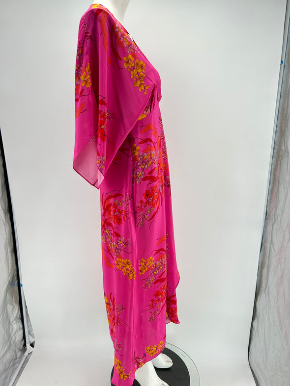 Robe rose avec imprimés floraux en soie