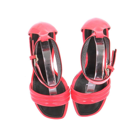 Sandales à talons rose fluo