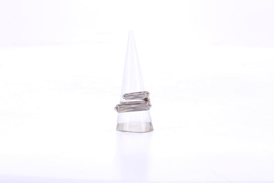 Bague argentée avec cristaux