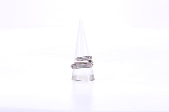 Bague argentée avec cristaux