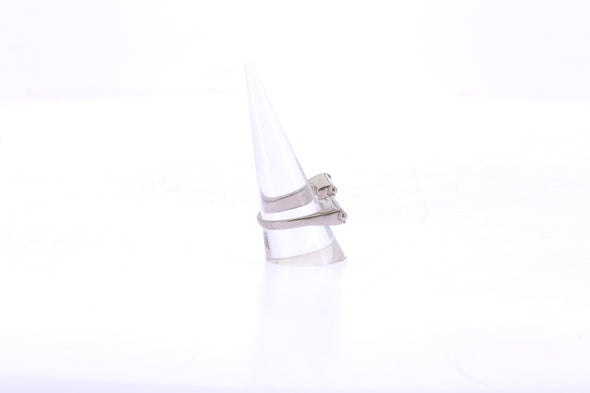 Bague argentée avec cristaux