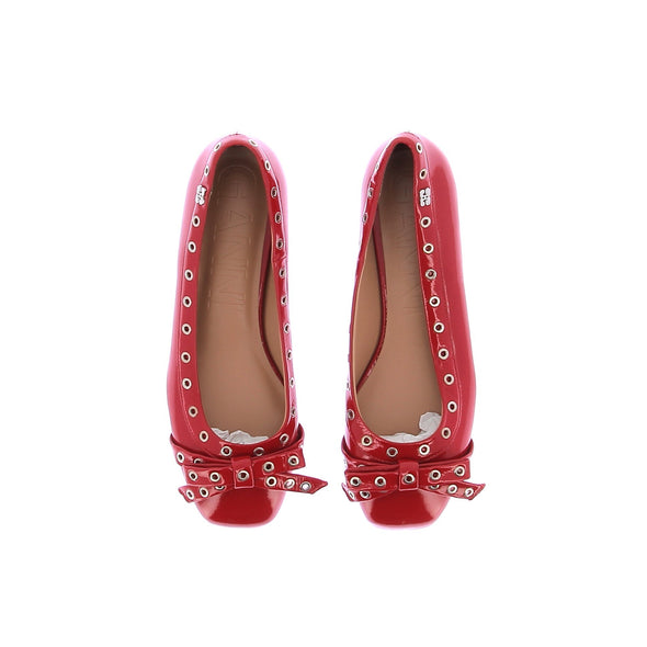 Ballerines rouges à oeillets