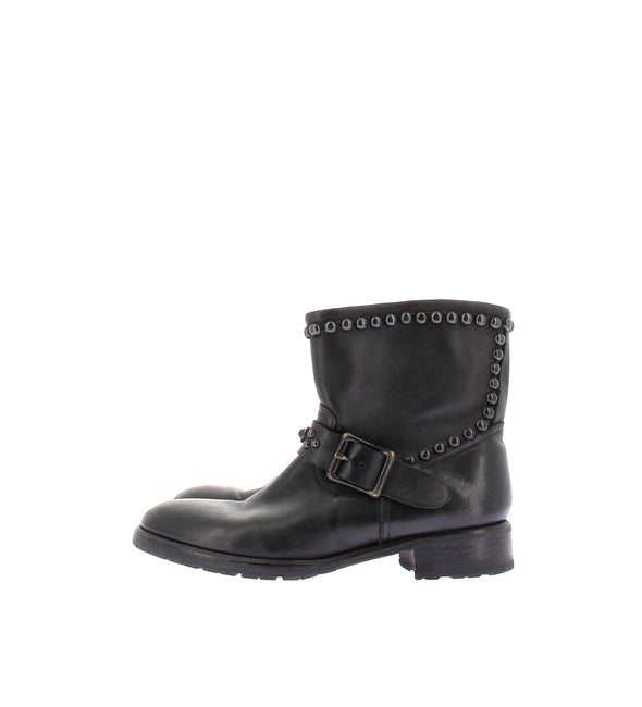 Boots cloutées
