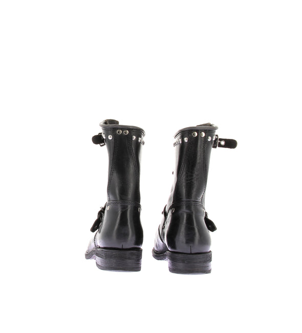 Boots noires cloutées