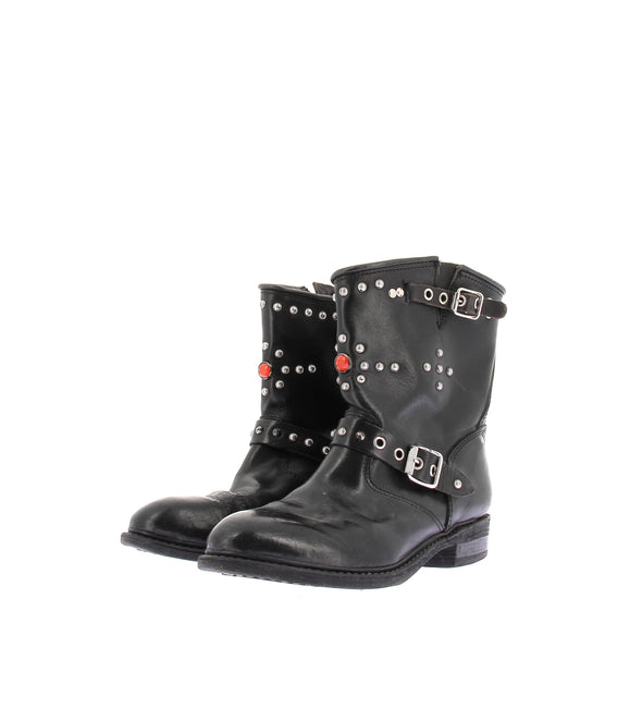 Boots noires cloutées