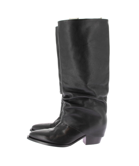 Bottes noires en cuir froissé