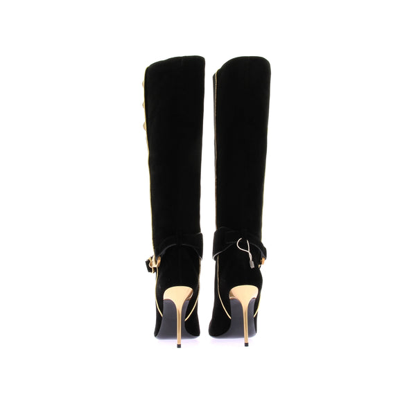 Bottes hautes en daim et ornements dorés