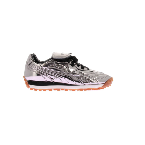Baskets en cuir verni