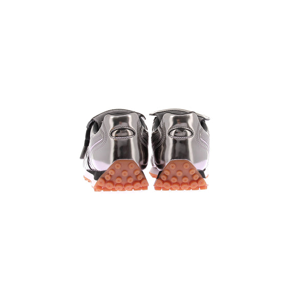 Baskets en cuir verni