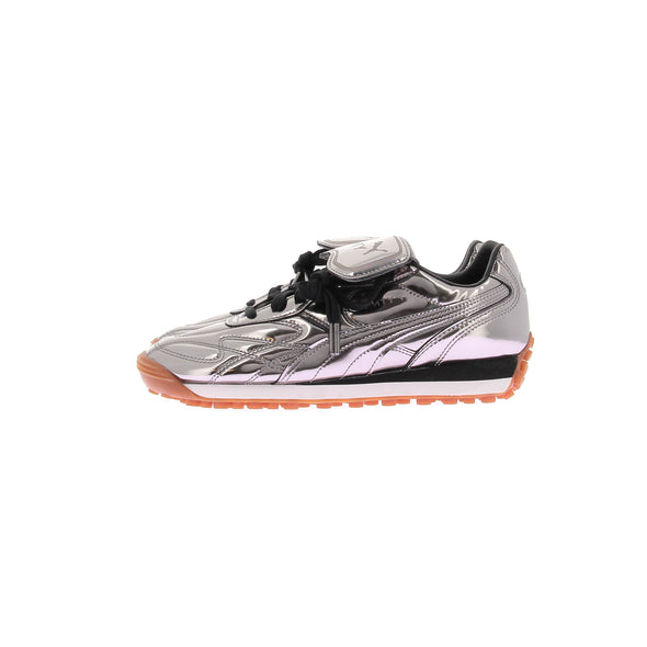 Baskets en cuir verni