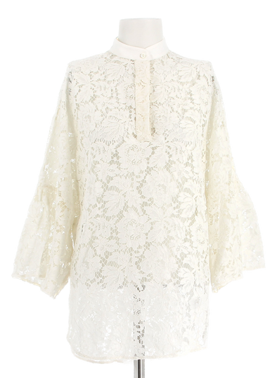 Blouse blanche en dentelle