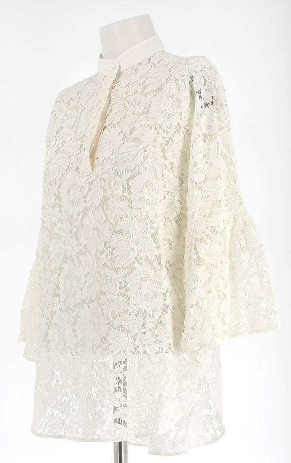 Blouse blanche en dentelle
