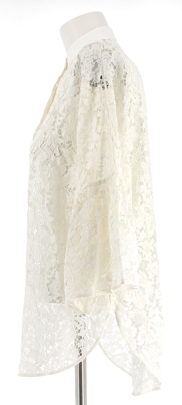 Blouse blanche en dentelle