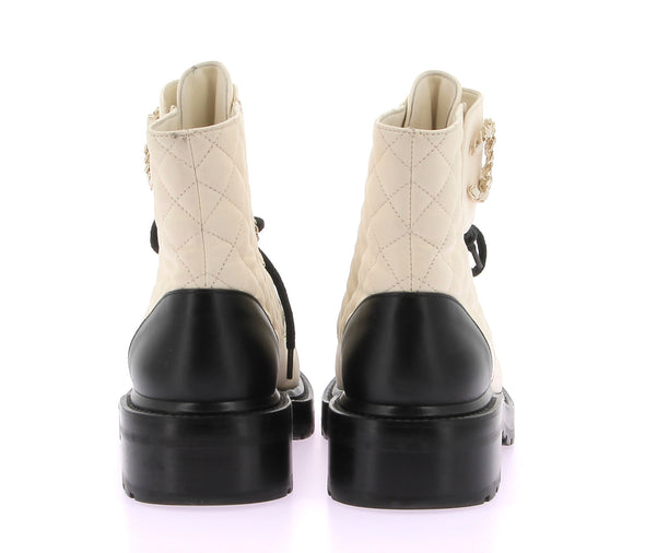 Bottines blanches Chanel