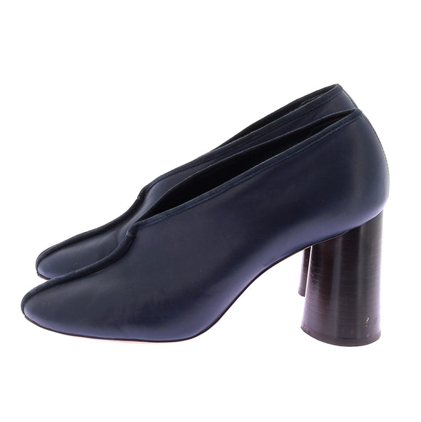 Escarpins en cuir "V-Neck"