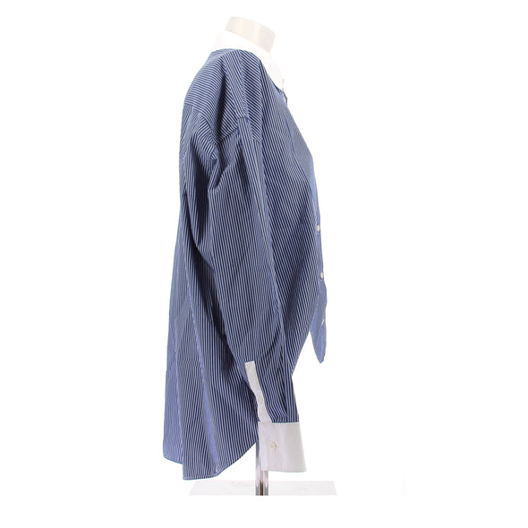 Chemise à rayures bleues et blanches