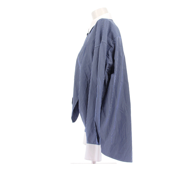Chemise à rayures bleues et blanches