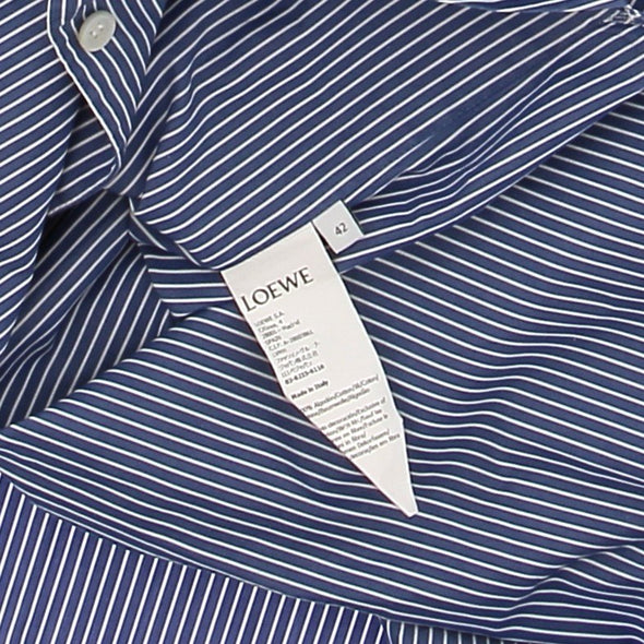 Chemise à rayures bleues et blanches