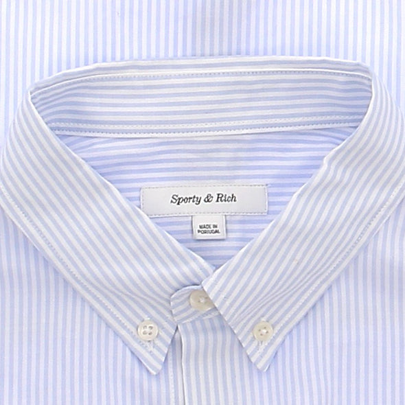 Chemise bleue à rayures blanches