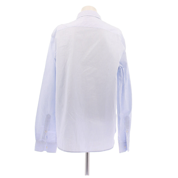 Chemise bleue à rayures blanches