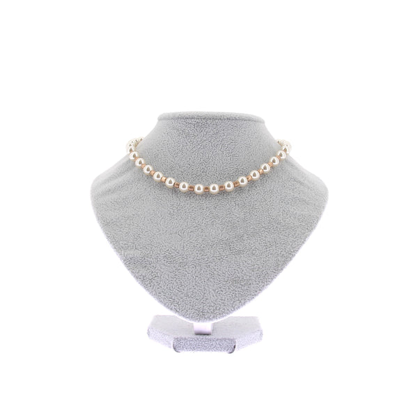Colliers en perles blanches