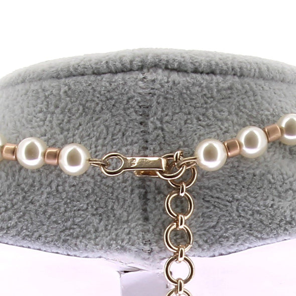 Colliers en perles blanches