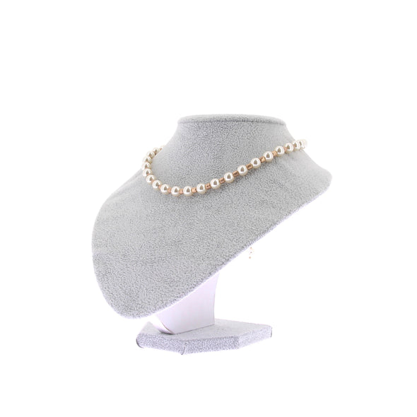 Colliers en perles blanches