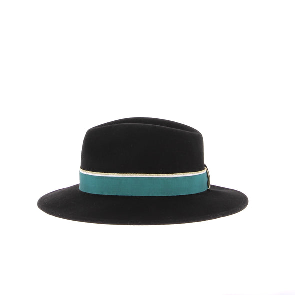 Chapeau noire en laine