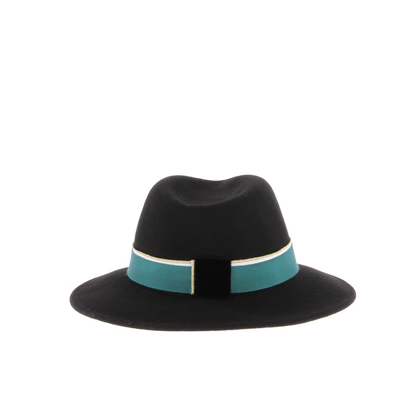 Chapeau noire en laine