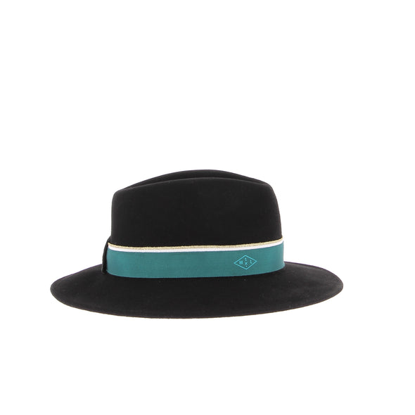 Chapeau noire en laine