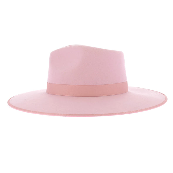 Chapeau rose en laine