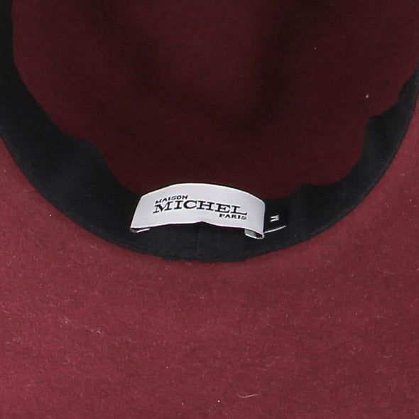 Chapeau en laine bordeaux