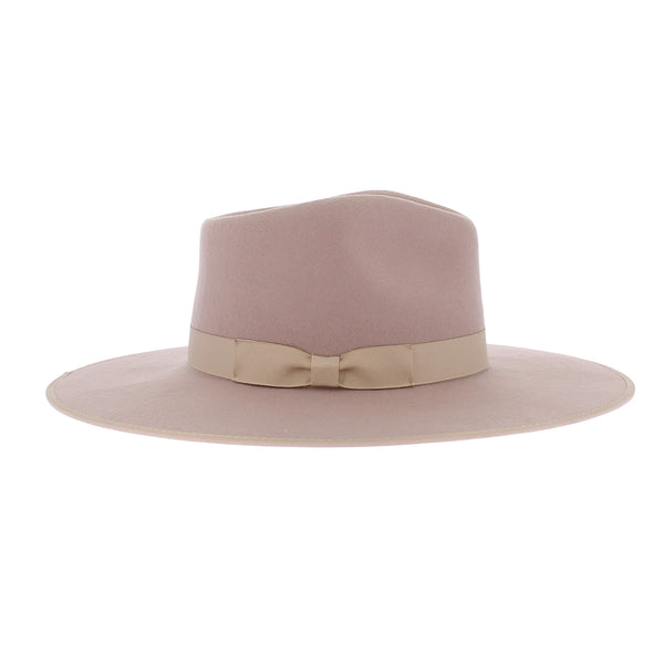 Chapeau rose en laine