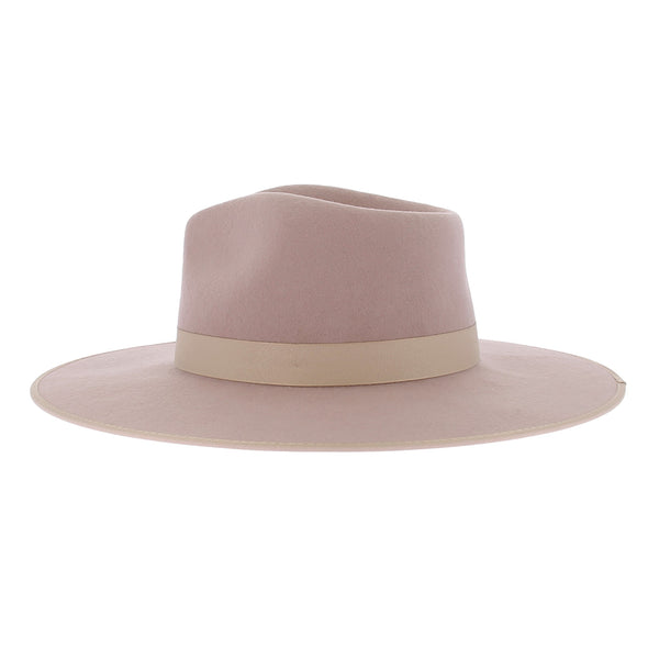 Chapeau rose en laine