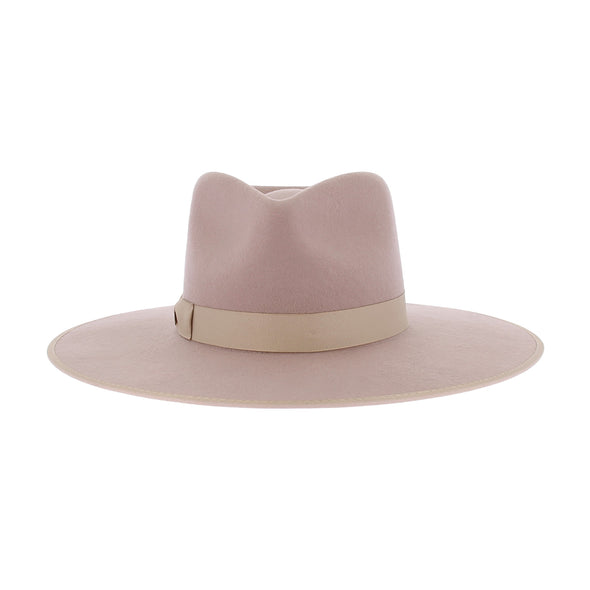 Chapeau rose en laine