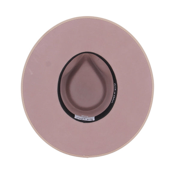 Chapeau rose en laine