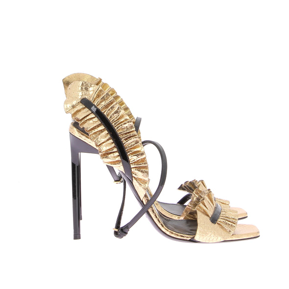 Sandales à talons en cuir embossé doré