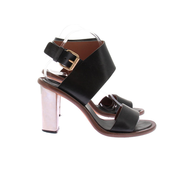 Sandales en cuir noires et talons en méta