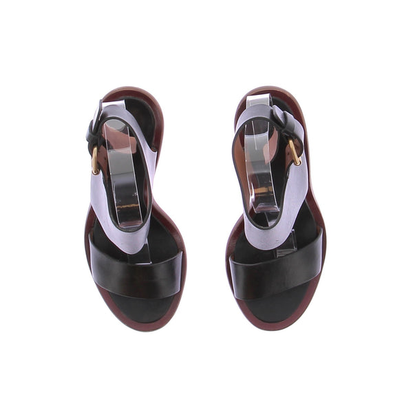 Sandales en cuir noires et talons en méta