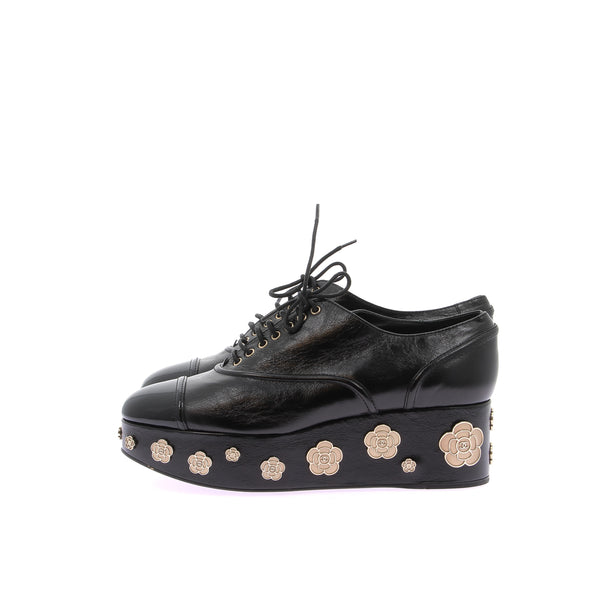 Derbies en cuir noir à plateformes Camélia