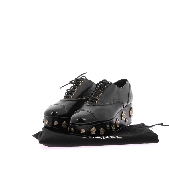 Derbies en cuir noir à plateformes Camélia