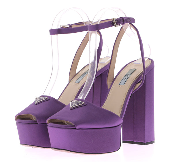 Sandales à talons violettes