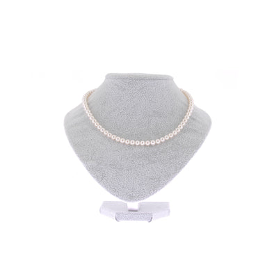 Collier en perles blanches