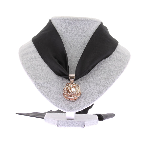 Collier en satin et doré