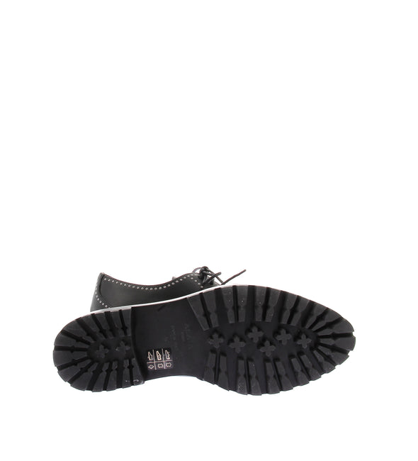 Derbies en cuir cloutées