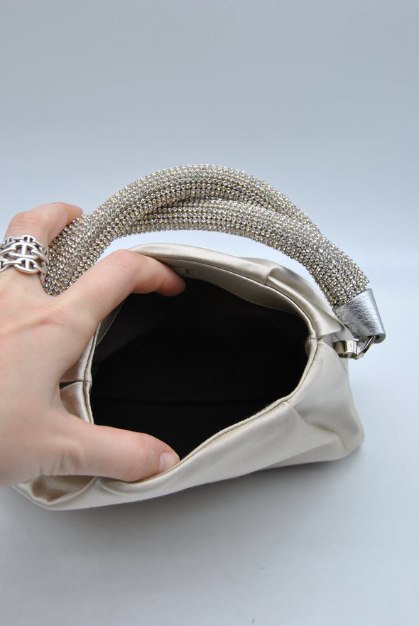 Sac satiné à sangles strassées