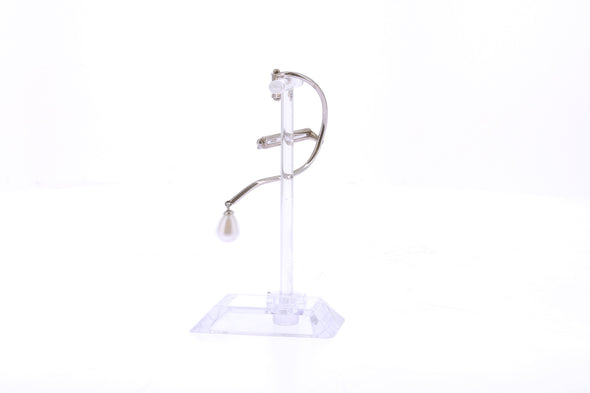 Earcuff argentée avec pierre et perle