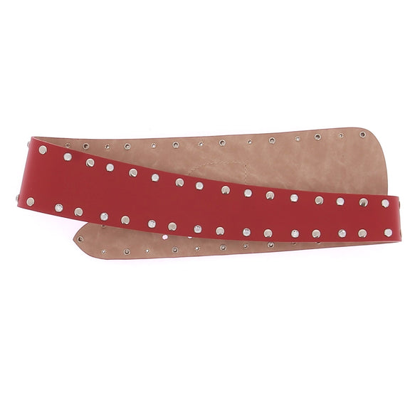Ceinture rouge en cuir clouté