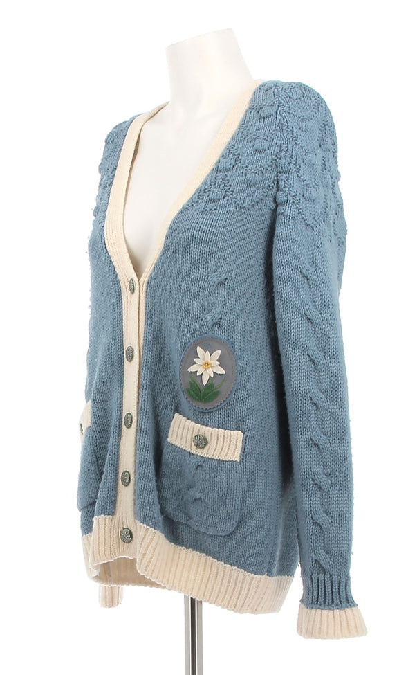 Cardigan bleu clair et crème