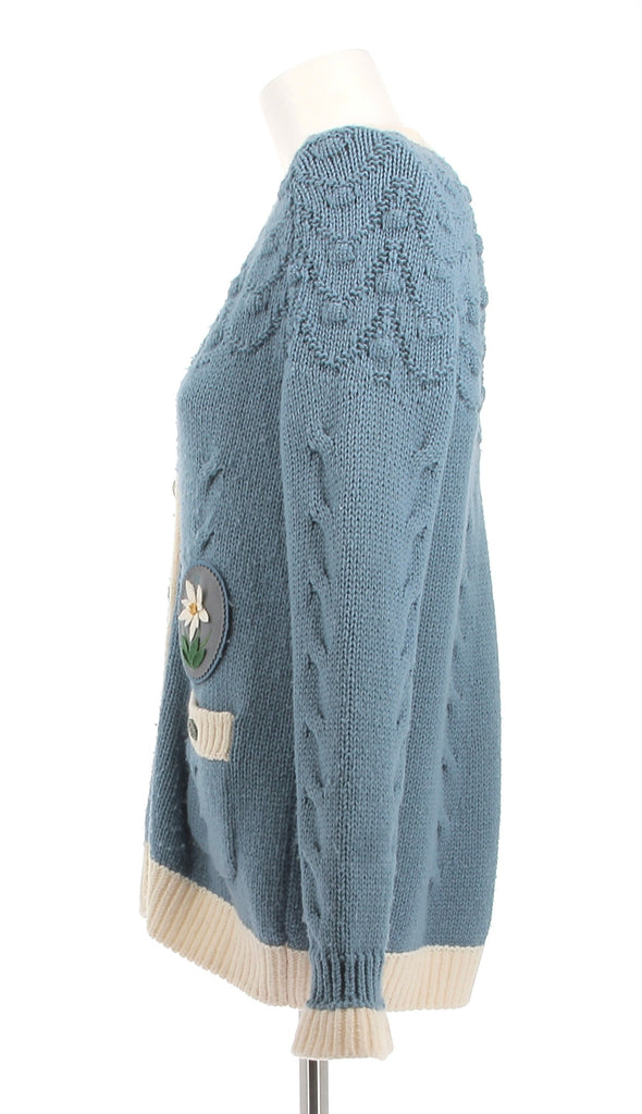 Cardigan bleu clair et crème